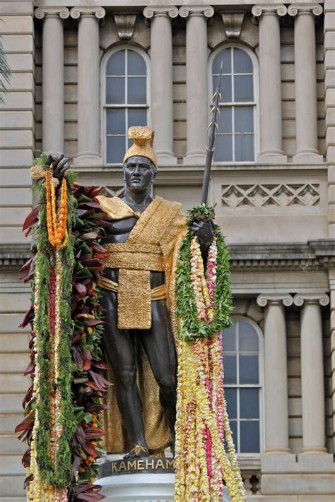 King Kamehameha Statue Honolulu Travel To Paradise King Kamehameha