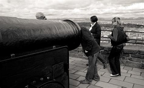 Mons Meg A Man Stick His Head Into The Barrel Of The 6040 Flickr