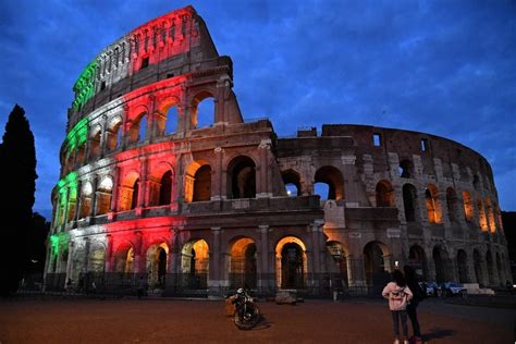 Io dico grazie ogni giorno di poter giocare per la roma @annaserturini #asroma #asromafemminile pic.twitter.com/mpap3opo6d. Roma, Colosseo tricolore: la riapertura dopo il lockdown ...