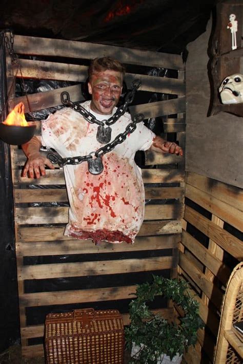 Check the best house party ideas for this halloween which can give you an insight of what you need to plan before this deadly occasion! 33 Insanely Smart Eerie Haunted House Ideas for Halloween ...