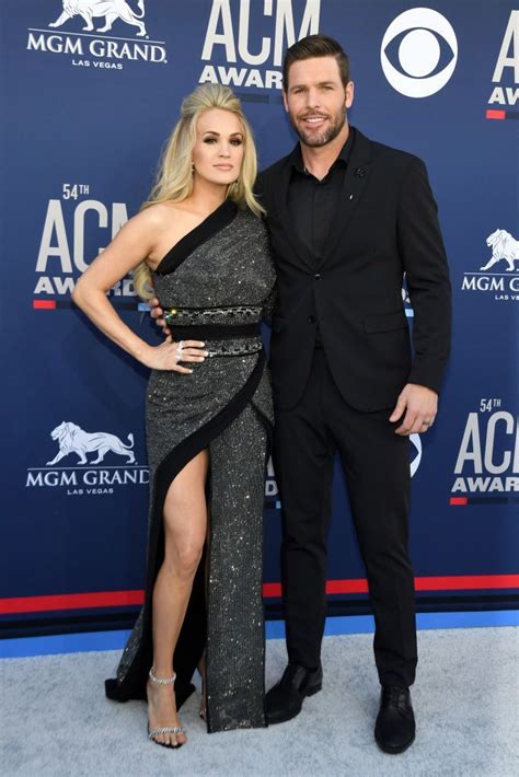 The Couple Are Posing On The Red Carpet At The Acm Awards In Nashville