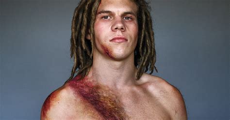 One of the victims of an oamaru crash that killed a pedestrian on january 11 says she relives the trauma daily. 10 Car Crash Survivors Posing For A Shocking Photo Project ...