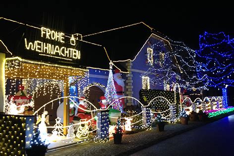 Weihnachtsbeleuchtung außen eiszapfen kerzen basteln kalt weihnachtszeit schnee weihnachten lichterketten led. Haus mit 45.600 Lichtern - noe.ORF.at