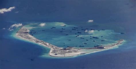 남중국해 인공섬 군사기지화하는 중국 그 득실은