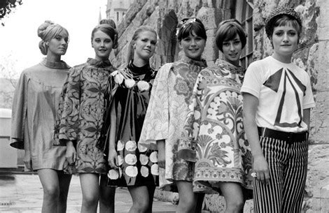 La libertà d'espressione, sia nel modo di vestirsi che nel campo della sessualità, viene finalmente sdoganata, tanto che film e pubblicità interpretano questi argomenti in. Modelos-de-roupas-femininas-anos-60-4 - Design Fashion por ...