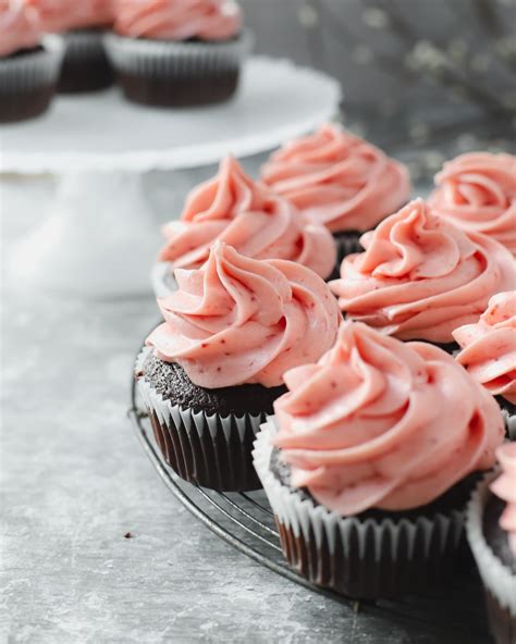 chocolate cupcakes strawberry frosting ⋆ baking with lemon