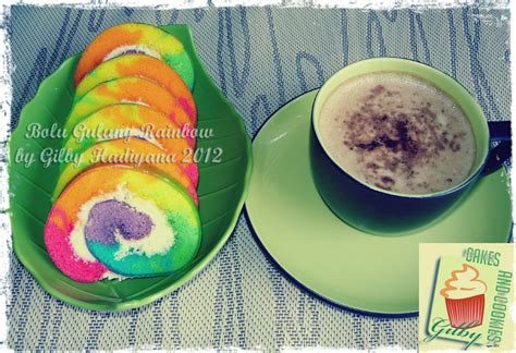 Roll cake) adalah kue bolu yang dipanggang menggunakan loyang dangkal, diisi dengan selai atau krim mentega kemudian digulung. Bolu Gulung Rainbow