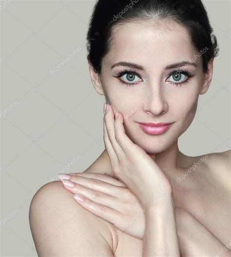 Closeu Portrait Of Beautiful Naked Woman With Hand On Face And Should Stock Photo Nastia