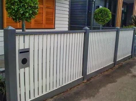 Mempunyai desain yang bagus dan cantik tentunya harus disesuaikan dengan warna yang dimiliki. Gambar Model Pagar Rumah Minimalis Modern Sederhana ...