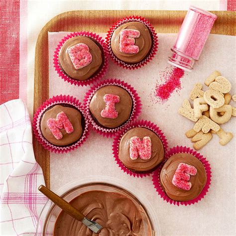 Valentine's Day Cupcakes That Your Loved Ones Will...Well ...