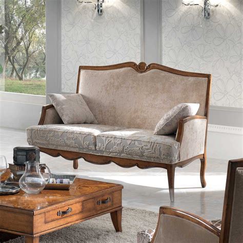 Rakel è un moderno divanetto 2 posti dallo stile contemporaneo e dalle linee pulite ed essenziali. Divanetto 2 posti intagliato e imbottito