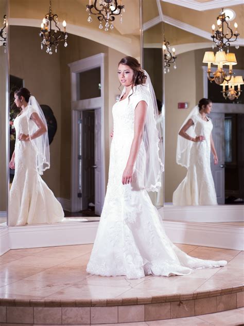 Bridal Dressing Room Photo By Shanda Lynn Call