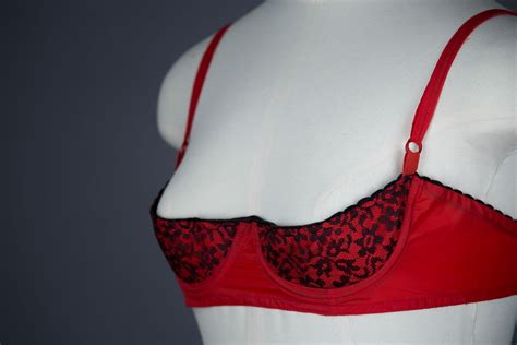 Red Nylon Lace Padded Quarter Cup Bra By La Parisienne The