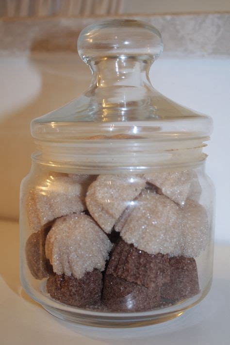 Predisporre le zollette di zucchero. Zollette di zucchero aromatizzato | Nastro di Raso | Idee alimentari, Zollette di zucchero, Dolcetti