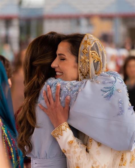 Jordans Queen Rania Hosted A Henna Party For Her Future Daughter In Law