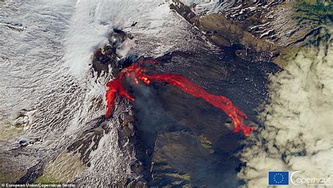 Mount Etna Satellite Photos Show Volcanos Eruption From Space Daily