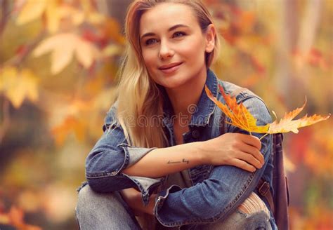 Beautiful Woman In Autumn Park Stock Image Image Of Beautiful Autumn