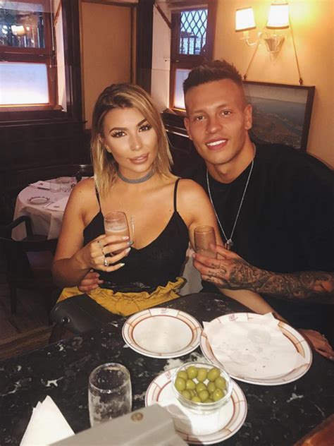 Love Islands Olivia Buckland Hits Back As Alex Bowen Is Criticised For