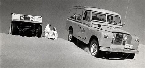 ذكريات عن الأيام الأولى في دولة الإمارات وسلطنة عُمان، للكاتب إدوارد هندرسون، الذي جاء للإمارات بعام 1984 ميلادي ووجد بها أربع بيوت قديمة من الحجارة والطين ومجموعة من الأكواخ المصنوعة من جريد النخيل، ووجد سوق صغير جداً، أما. الحياة في الإمارات قديماً - البساطة والصعوبة - موقع بن دبي