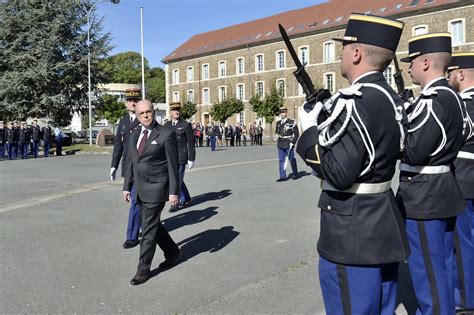 It is the seat of the national centre of road information of the national gendarmerie. Bernard Cazeneuve on Twitter: "A Rosny-sous-Bois ce matin ...