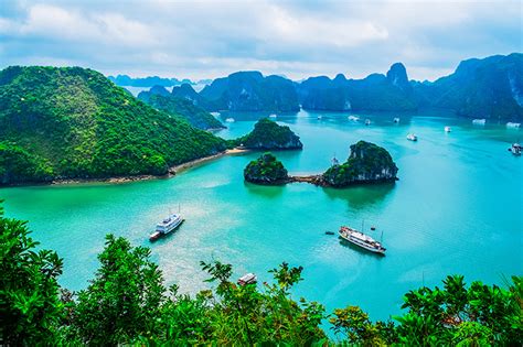 Laos (2,161 km), china (1,297 km), and cambodia (1,158 km). 7 Best Vietnam Holidays for 2020 | Expert Advice | Freedom Destinations