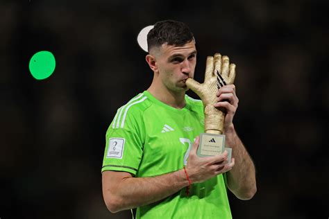 Emi Martínez Explains His Controversial World Cup Golden Glove