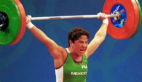 Durante una ceremonia en el com, olegario vázquez raña le entregó la medalla de bronce a la sonorense. chilango - Algunos datos curiosos sobre Soraya Jiménez