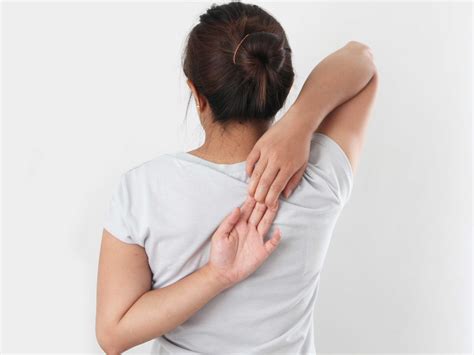 How To Perform Shoulder Stretches 9 Steps With Pictures