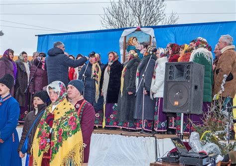 Радуйтеся, люди, до вас свято буде, столи застеляйте, нам пиріг давайте. Бібліотека - філіал села Улашківці: МАЛАНКА ХОДИЛА, ВАСИЛЬКА ПРОСИЛА…