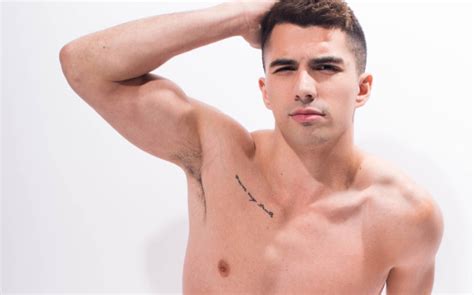 Youtuber Joey Gentile Stays Naked For The New Year Gaybuzzer