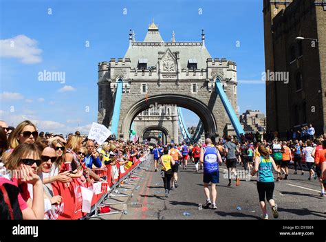 London Marathon Showing Tower Bridge London Britain Uk Stock Photo