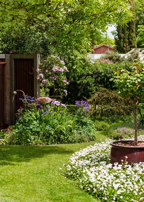 Create A Country Style Garden Better Homes And Gardens