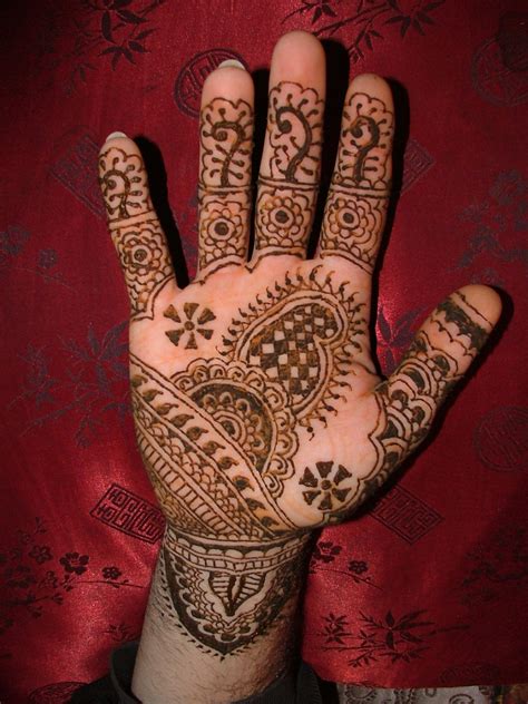 Henna tattoo pics, designs, and lots of designs! Henna Tattoo For Hands ~ Design