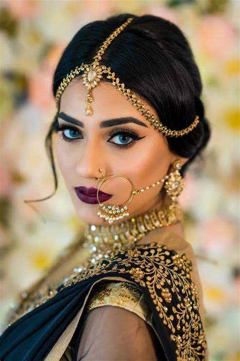Traditional Indian Makeup Wearing Asian Bridal Makeup Indian Bridal Makeup Indian Wedding Makeup