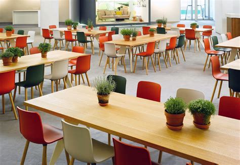 Launched in milan last april, the ash and plywood chair follows the bac table morrison designed for. DesignApplause | Hal chair. Jasper morrison.