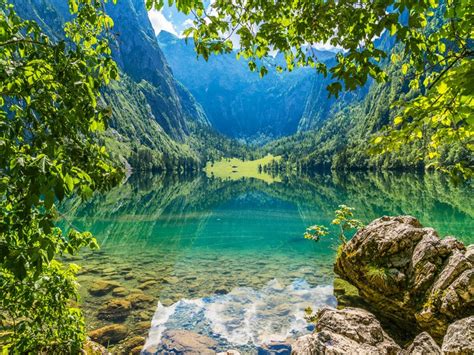 Der nationalpark berchtesgaden hat tolle wanderwege mit atemberaubenden aussichten auf die perlen der natur wie den watzmann und den königssee. Der Obersee am Königssee