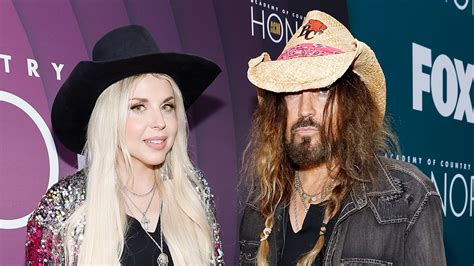 Miley Cyrus Father Billy Ray Cyrus Weds Girlfriend Firerose