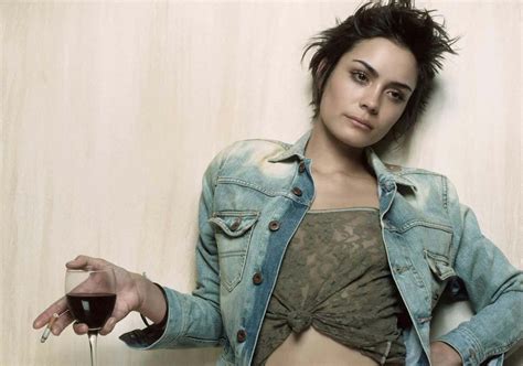 Shannyn Sossamon Measurements Bio Height Weight Shoe And Bra Size