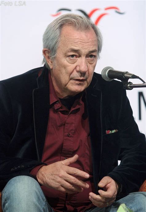 Remo girone (1948, eritrea) is an italian film and stage actor. Remo Girone: Nëse më doni në Shqipëri më dërgoni një skenar