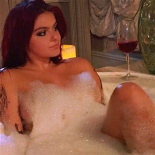 Ariel Winter Barely Covered Nude In A Bubble Bath