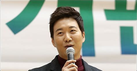 도경완 kbs 아나운서가 둘째 딸 하영의 사진을 공개했다. 도경완 아나운서, 13년만에 KBS 떠나나..퇴사설 '솔솔' - 스타뉴스