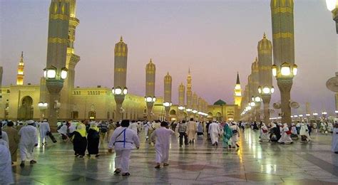Muncul uban di usia muda karena kondisi medis tertentu. 7 Manfaat Umroh di Usia Muda - Umroh.com