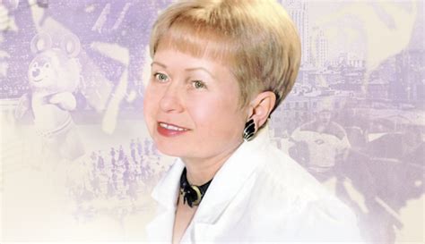 Это был ее первый выход в свет после того, как она переболела коронавирусом. История страны в песнях