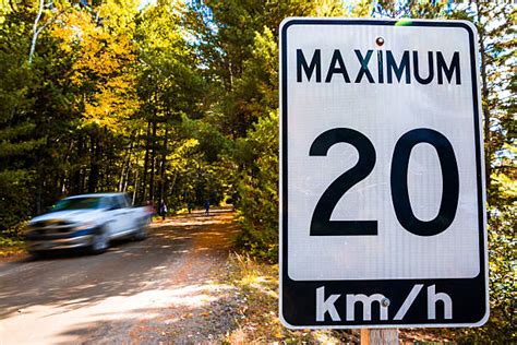 Top 60 Speed Limit Sign In Canada Stock Photos Pictures And Images
