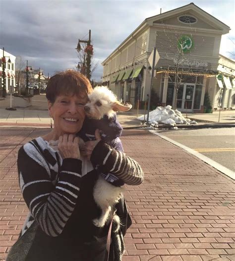 Alma wahlberg, the matriarch of the wahlberg family who was prominently featured on the reality show wahlburgers, has died. Mama Alma Wahlberg | Alma wahlberg, Donnie wahlberg, My eyes