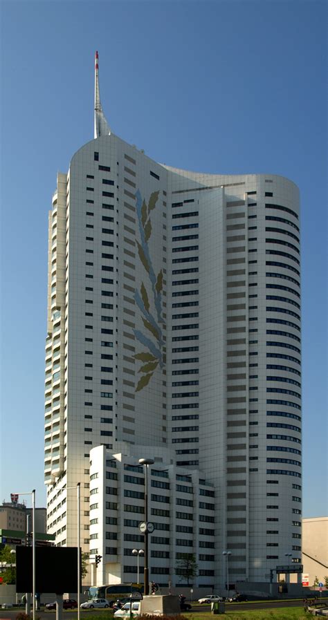 Bei einer flusskreuzfahrt auf donau, douro, rhein, rhône und seine erwarten sie spannende ausflüge und städtereisen genauso wie erholsames treibenlassen auf dem fluss und durch neue regionen. Hochhaus Neue Donau - The Skyscraper Center