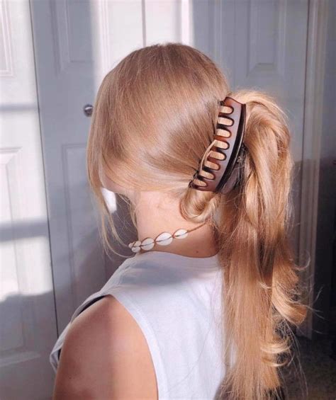 Gorgeous How To Put Fine Hair Up In A Claw Clip For New Style Best Wedding Hair For Wedding