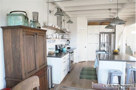 A farmhouse kitchen is one that does not have too many technological gizmos. Décor de Provence: Industrial Farmhouse Kitchen...