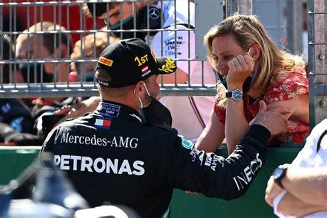 F1: Magamutogató fotókkal pörgeti Bottast a barátnője | Vezess
