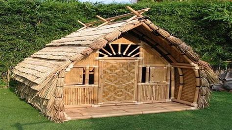 13. Rumah Berbahan Bambu Injuk